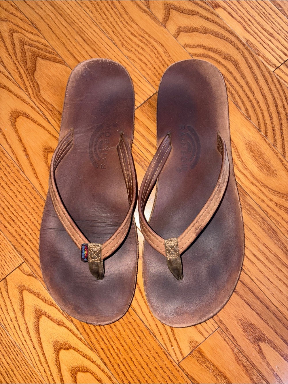 🌈 RAINBOW PRE-LOVED FLIP FLOPS
SIZE 8.5 - 9.5 XL in color REDWOOD🌈